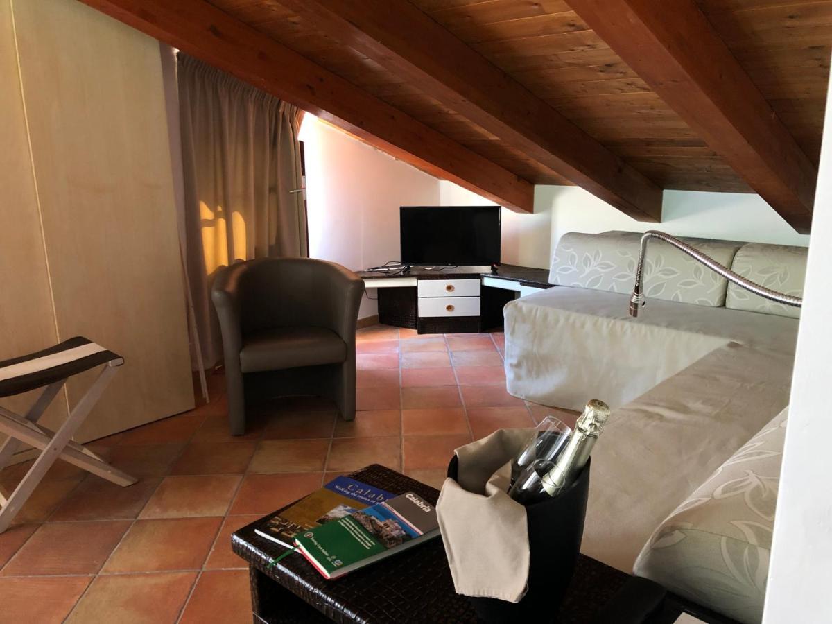 Joppolo Arenas Hotel מראה חיצוני תמונה